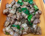 รูปขั้นตอนการทำที่ 1 ของ หมูผัดกะปิ