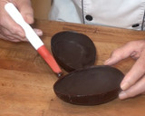 Foto del paso 9 de la receta: Huevos de Pascua de chocolate sin azúcar