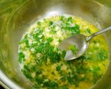 Foto del paso 5 de la receta: Brochetas afrodisiacas de fresas y camarón al perejil