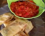 Foto langkah ke 5 dari resep Martabak telur bakso sambal goreng.