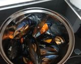 Foto del paso 2 de la receta: Garbanzos con mejillones y gambas