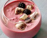 Foto del paso 1 de la receta: Ajo "blanco" de moras y anacardos con sardinas marinadas