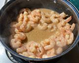 Foto del paso 2 de la receta: Camarones 🍤 marinados con jugo de toronja 🍊 agria con crema servidos con lechuga 🥬 cebolla 🧅 morada