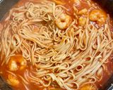 लहसुन प्रॉन्स और टमाटर स्पेगेटी (lehsun prawns aur tamatar spaghetti recipe in Hindi) रेसिपी चरण 4 फोटो