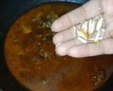 A picture of step 5 of Chicken Qorma.