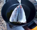 Foto del paso 4 de la receta: Cola de jurel blanco de roca con salteado de chimichurri