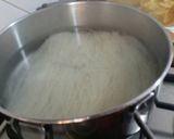 A picture of step 13 of Sweet and spicy prawn and coconut curry with rice noodles.