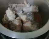 A picture of step 2 of Chicken stew in spinach.