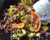 Foto langkah ke 3 dari resep 96. Oseng Teri Cabai Hijau.