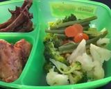 A picture of step 4 of Healthy Lunchbox with Steam Vegetables & Shiitake Sauce😋.