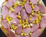 Hình bước làm 3 của món Pizza xúc xích ngô ngọt cho bé