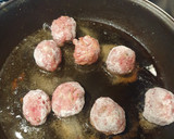 Foto del paso 1 de la receta: Albóndigas con tomate y calamar