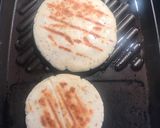Foto del paso 2 de la receta: Arepa de maíz con semillas de chía y linaza