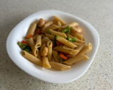 Foto del paso 6 de la receta: Penne con salsa de soja, verduras y gambas