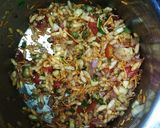 A picture of step 4 of Schezwan bhel.