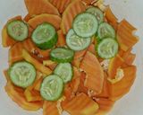 Foto langkah ke 1 dari resep Asinan Pepaya Timun.