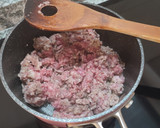 Foto del paso 1 de la receta: Pimientos del piquillo rellenos de carne y queso finas hierbas