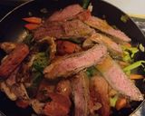 Foto del paso 2 de la receta: Salteado de verduras, carne, pollo y longanizas 😋