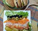 A picture of step 1 of Fresh vegetables burger.