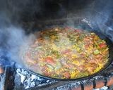 A picture of step 14 of Paella with Vegetables and Meat.