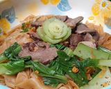 Hình bước làm 4 của món Bánh đa đỏ xào tim cật