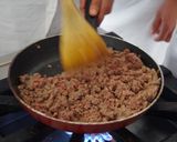 صورة لخطوة 2 من وصفة سانشيوكو غوهان (رز وكفتة)