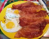 Foto del passaggio 4 della ricetta Uova Occhio di Bue con Bacon