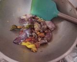 Foto langkah ke 3 dari resep Cumi Hitam Bumbu Iris.