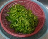 Foto langkah ke 2 dari resep Tumis Udang Pare.