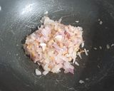 A picture of step 1 of Mushroom corn garlic soup.