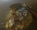 Foto langkah ke 2 dari resep Nasi Goreng Sosis Bumbu Iris.