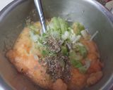 Foto langkah ke 1 dari resep Pizza Telur Dadar Wortel untuk sarapan.