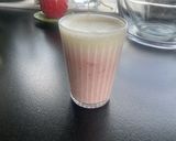 A picture of step 3 of Banana raspberry smoothie.