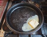 Foto del paso 1 de la receta: Pollo deshuesado con cebolla y leche