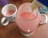 Foto langkah ke 2 dari resep Strawberry Creamy Bliss.