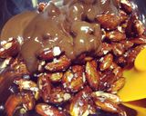 รูปขั้นตอนการทำที่ 7 ของ คาราเมลอัลมอนด์เคลือบช็อกโกเเลต (Chocolate-covered caramelized almonds)