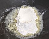 A picture of step 3 of White Sauce Pasta.