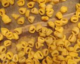 Foto del passaggio 8 della ricetta I miei tortellini 💛