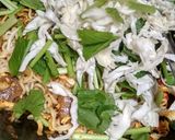 Foto langkah ke 5 dari resep 17. Mie goreng seafood.