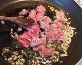 Foto del passaggio 2 della ricetta Maccheroni al ferretto con salsiccia grana e rucola