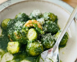 Foto del paso 6 de la receta: Ñoquis con crema de espinacas y langostinos 🦐 🧀 🍃