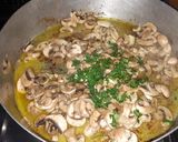 Foto del passaggio 3 della ricetta Scaloppina con i funghi