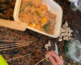 Foto del paso 4 de la receta: Brochetas de pollo con salsa de frutos rojos