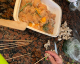 Foto del paso 4 de la receta: Brochetas de pollo con salsa de frutos rojos
