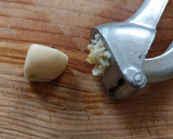 Foto del paso 2 de la receta: Bola de queso con flor de calabaza