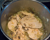 Foto del paso 5 de la receta: Pechuga de pollo a la antigua con champiñones