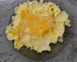 Foto langkah ke 3 dari resep Telur Dadar Gimbal.