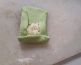 Foto langkah ke 4 dari resep Roti kasur pandan isi keju.