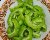 Gambar langkah 2 resipi Peria goreng sos tiram.