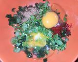 A picture of step 4 of Hare piyaz ka omelette.